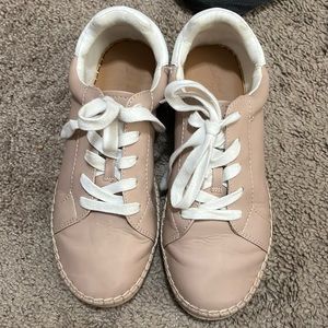 Universal Thread size 7 1/2 Summer Sneaker